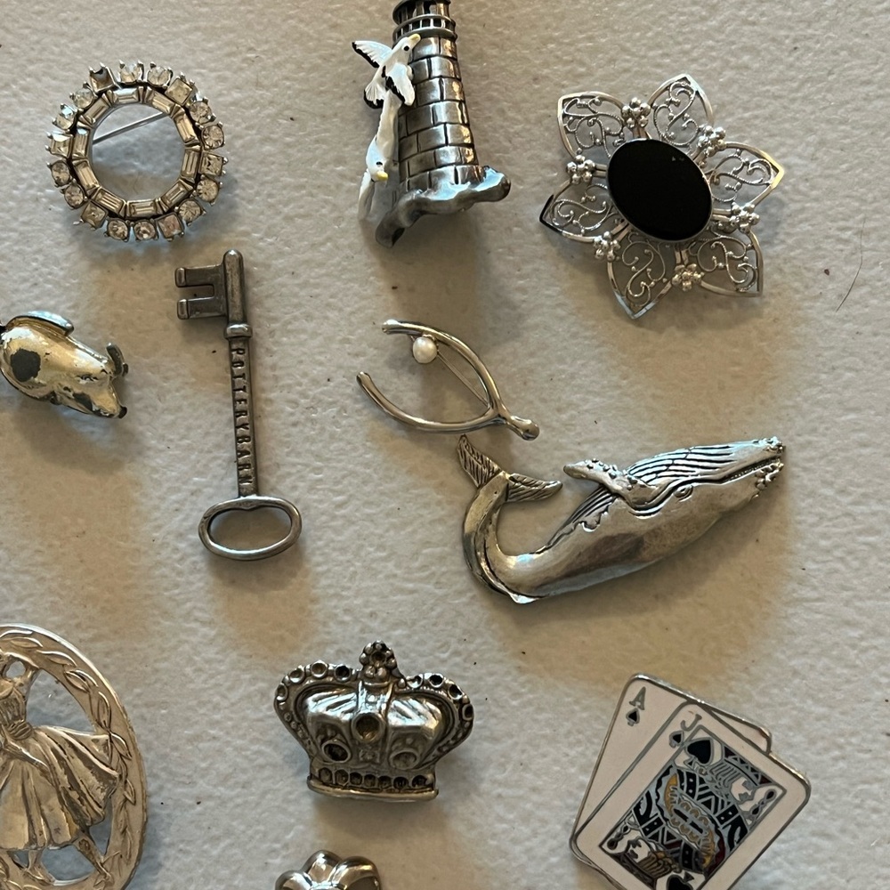 Assorted Vintage Brooch Collection - Silver and Gold Tones - Picture 3 of 3